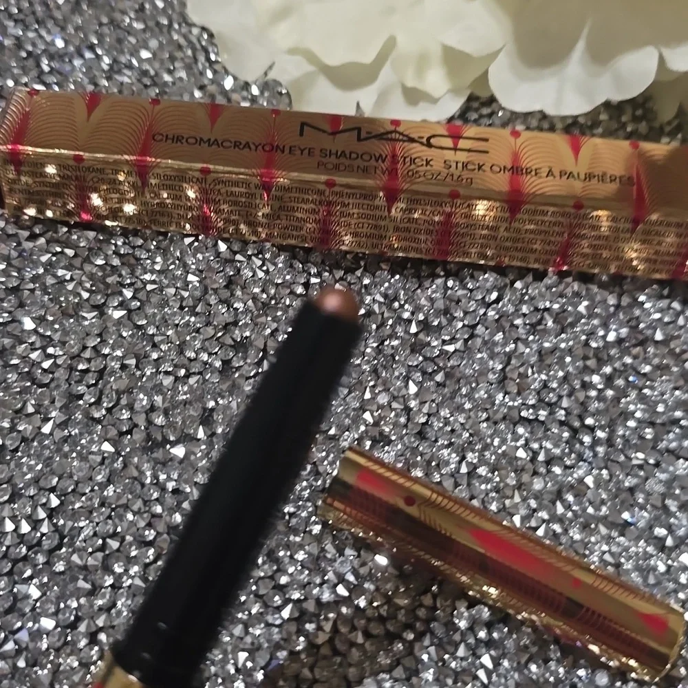 ❇️BUBBLEGLAM Mac DISCONTINUED ChromaCrayon Eye Shadow Stick NWT - Picture 8 of 8